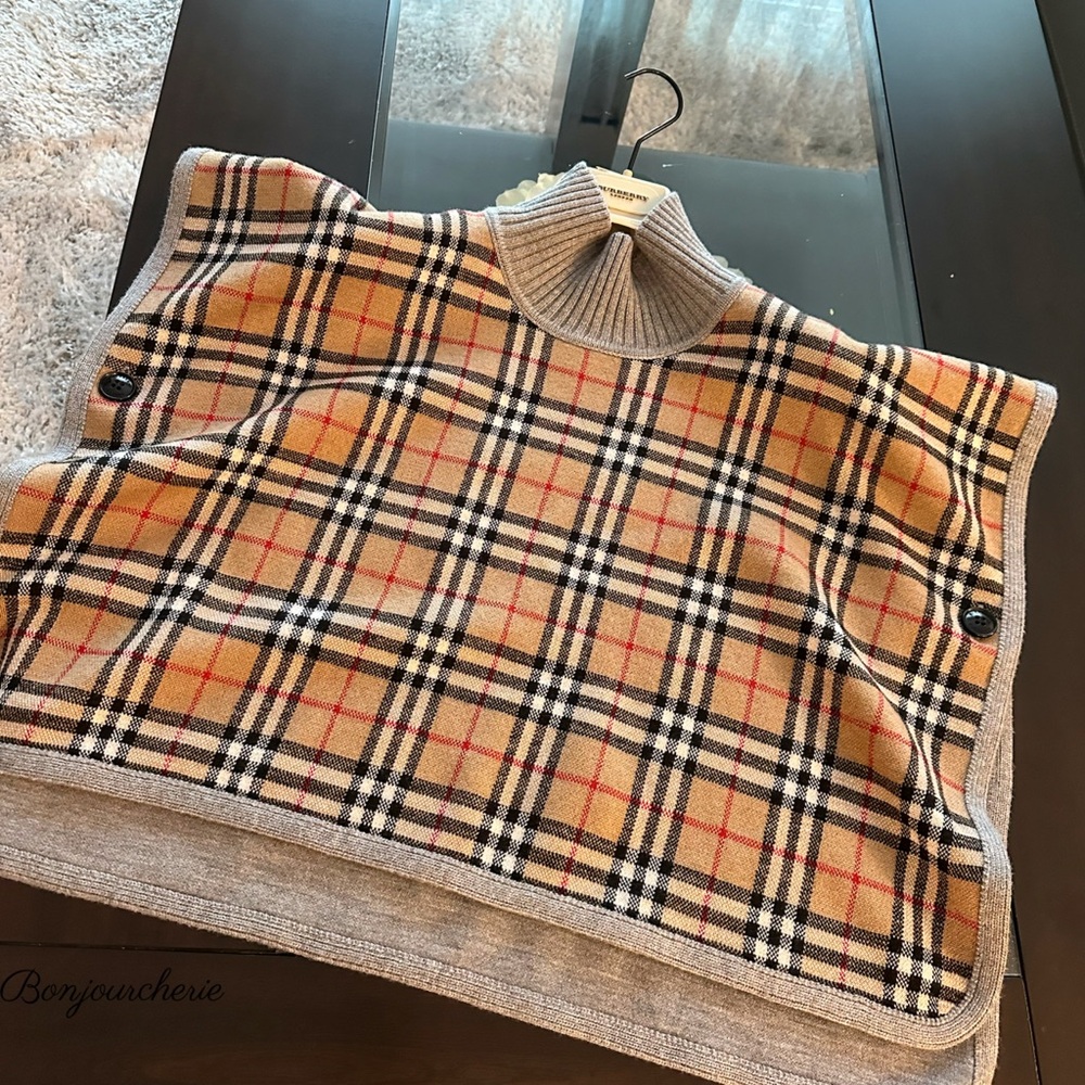 Burberry Gray Poncho with Plaid Accent - Picture 8 of 13